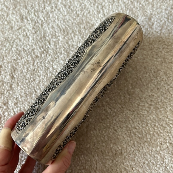 Silver wash covered clutch. Punched metal in a floral pattern. - Picture 3 of 8